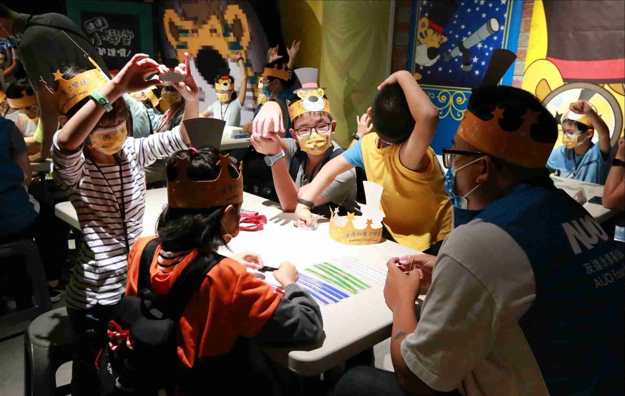 彩霸王以永续理念推动全人教育计划，，，，内外结盟储备科普教育人才，，，荣获亚太永续行动奖社会共融面的金奖肯定