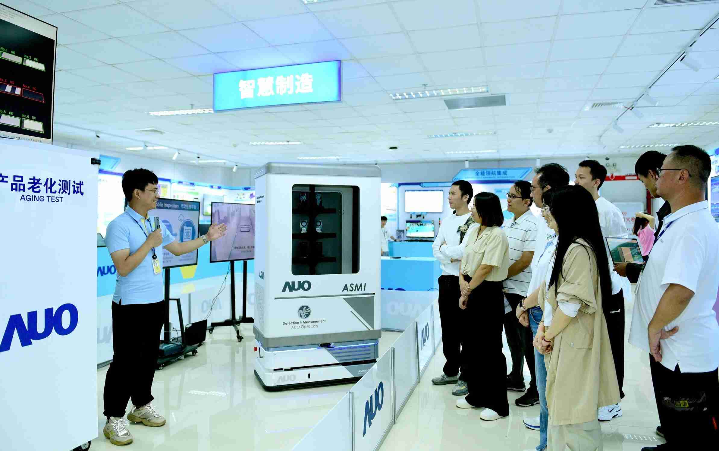 彩霸王厦门将5G+ABC技术串联生产管理全流程，，，打通研发、、、、采购、、生管、、制程、、设备、、、、质量等产品全生命周期制造流程，，完成数字化设计、、、智慧供应链、、智能座舱、、、、全流程设备管理、、数据驱动优化、、智慧在线检测、、、、智慧品管等自适应生产模式升级