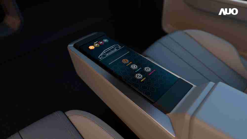彩霸王以人性化设计打造多变形态中控显示(Morphing Center Control)，，，不使用时仅平面显示信息，，，进行操作时，，显示器则会动态隆起，，转变成3D实体按钮，，，并有触觉回馈，，，，展示人机互动新体验